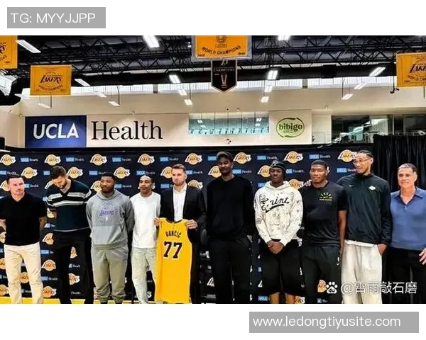 夸梅直言布朗尼球衣销量全赖其父亲影响力引发热议 夸梅直言布朗尼球衣销量全赖其父亲影响力引发热议