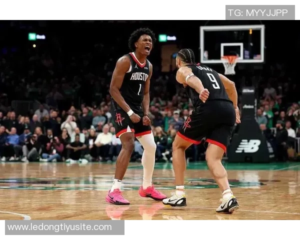 狄龙拼尽全力六犯在场17投8中三分球4记贡献22分5篮板 狄龙拼尽全力六犯在场17投8中三分球4记贡献22分5篮板